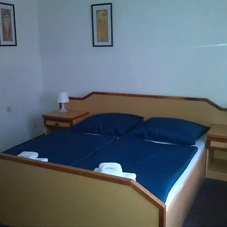 Centrum בית הארחה 3*